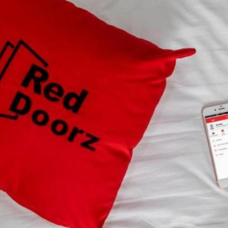Reddoorz Near Hermes Place Polonia Medan Kültér fotó