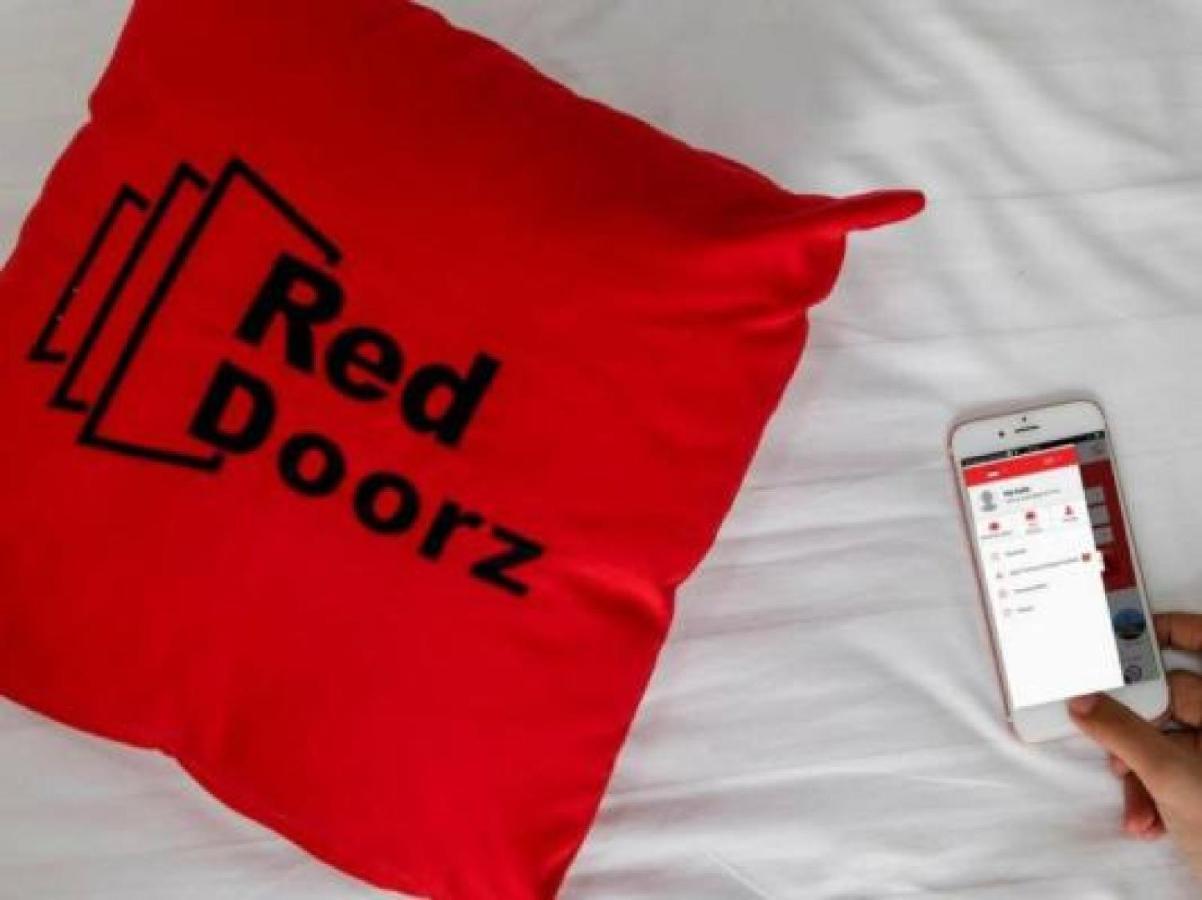 Reddoorz Near Hermes Place Polonia Medan Kültér fotó